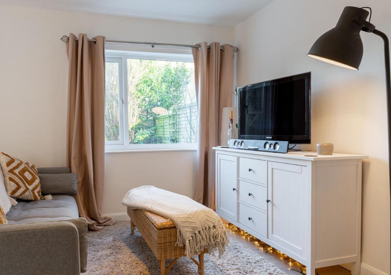 Modern 2 Bd W/ Garden In The Heart Of Tetbury! Villa Buitenkant foto